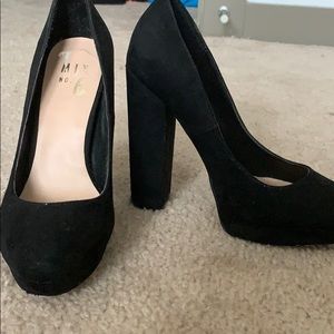 Black Swede pumps